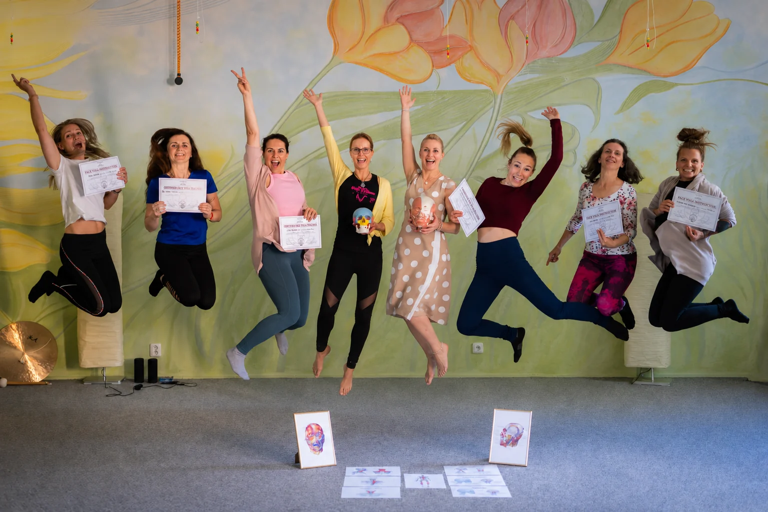 Certifikované instruktorky Yoga & Vision Academy® s&nbsp;diplomy po závěrečné certifikaci